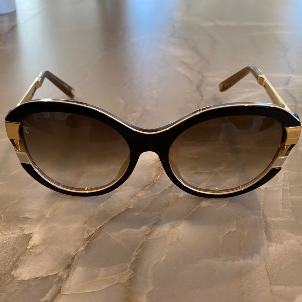 Louis Vuitton PETIT SOUPÇON CAT EYE SUNGLASSES